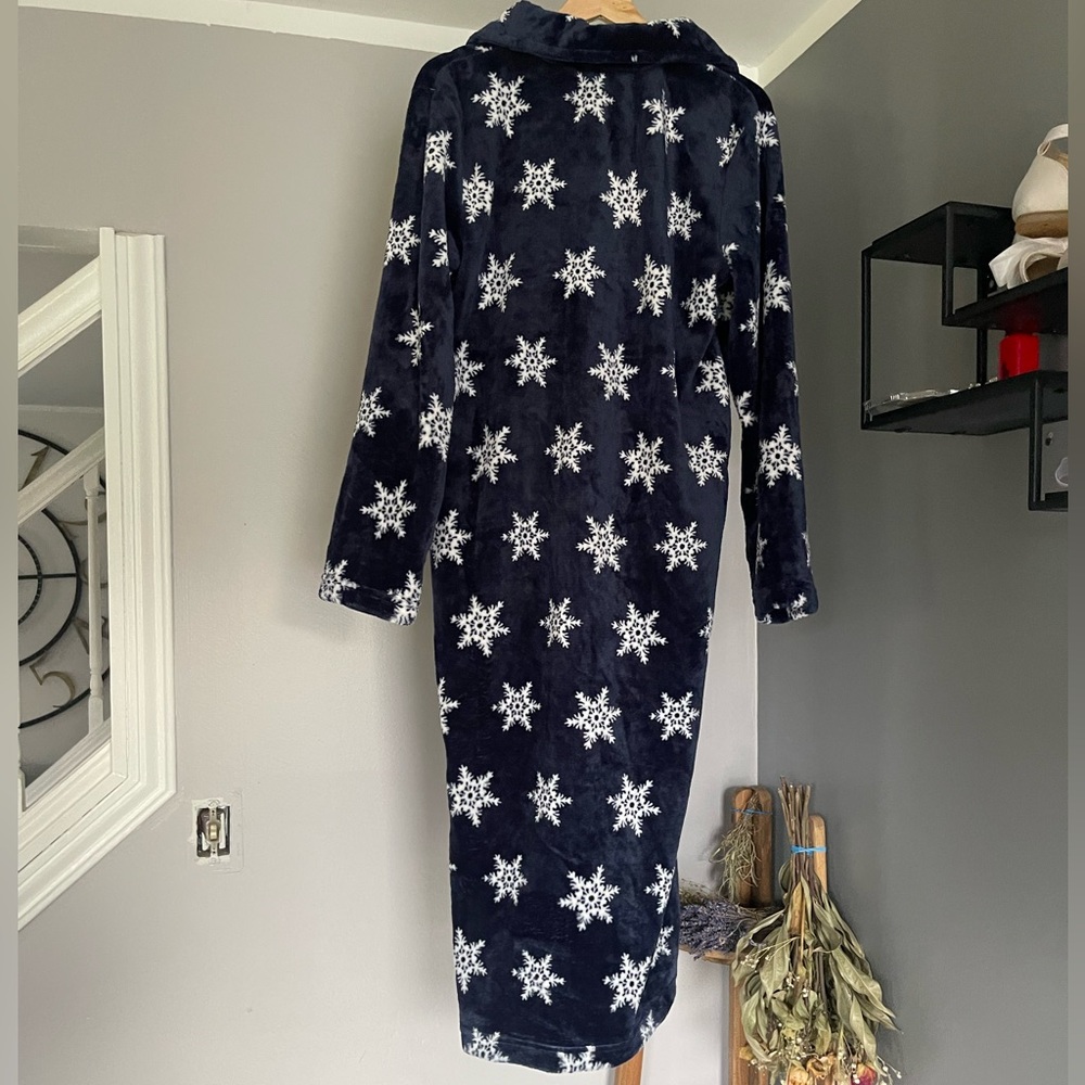 Snowflake Bath Robe NWT